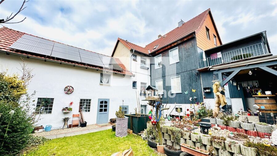 Modernisiertes Zweifamilienhaus BJ mit Gewerbeanteil, Anbau und enormen Platzangebot - Rückansicht / Gartenbereich / Terrasse überdacht